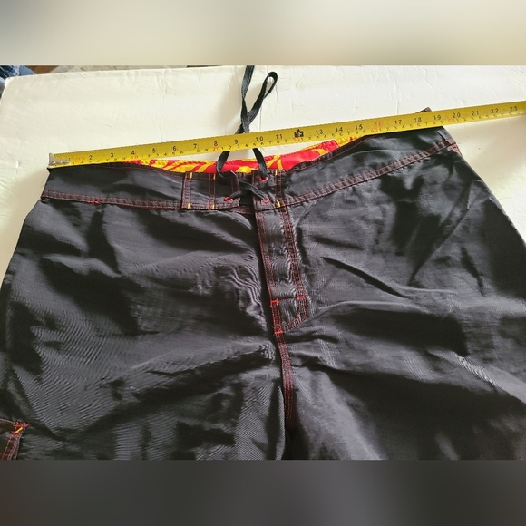 Quiksilver Men's Black Board Shorts Sz.38 unlined - Picture 3 of 8